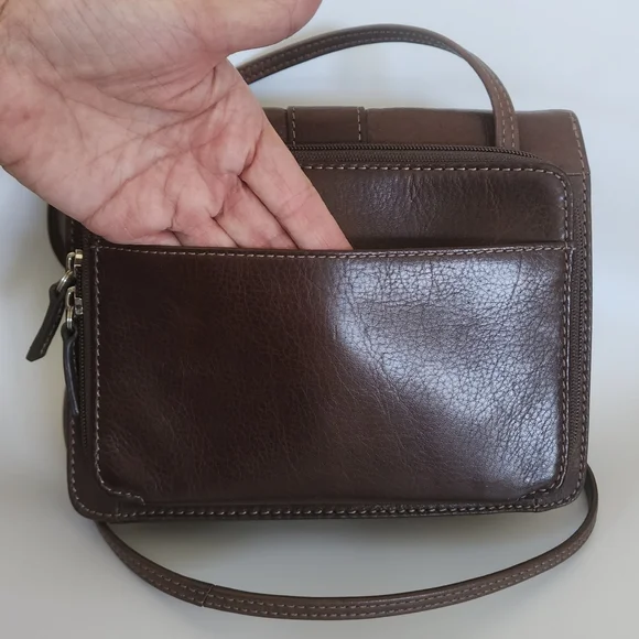 🚫SOLD🚫Vintage Fossil Dark Brown Leather Small Crossbody Organizer - Picture 5 of 12